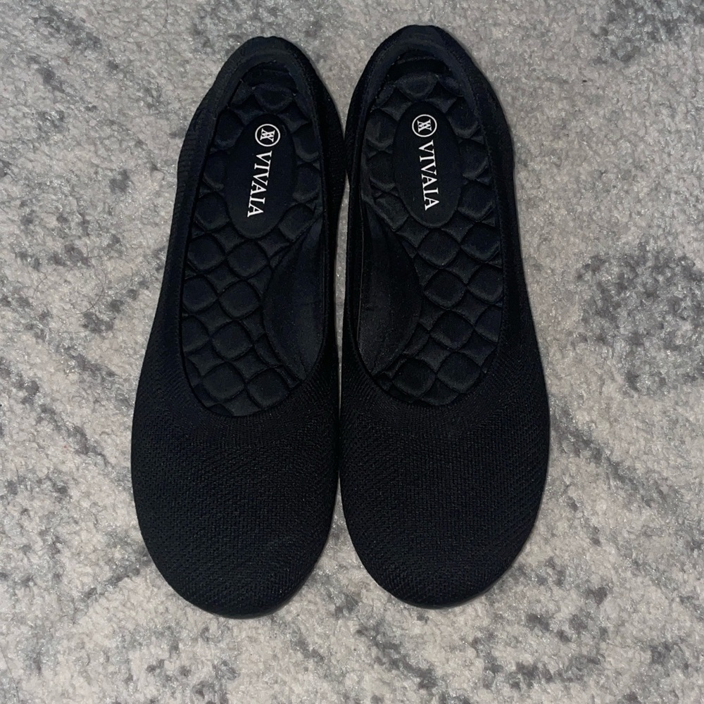 Vivaia Round Toe Flats